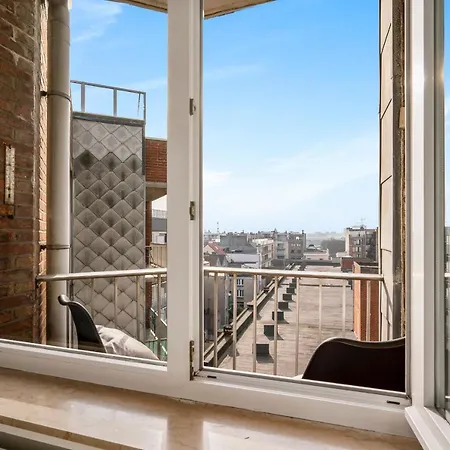 Апартаменты Fantastically Located Modern With Garage Available Остенде