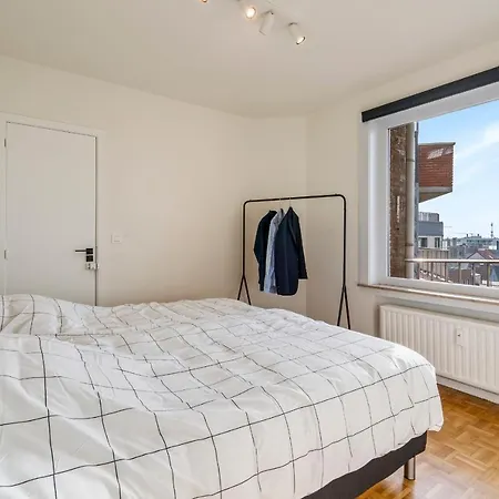 Fantastically Located Modern With Garage Available Appartement *